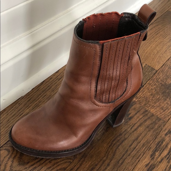 Boties. Briwn, Tory Burch